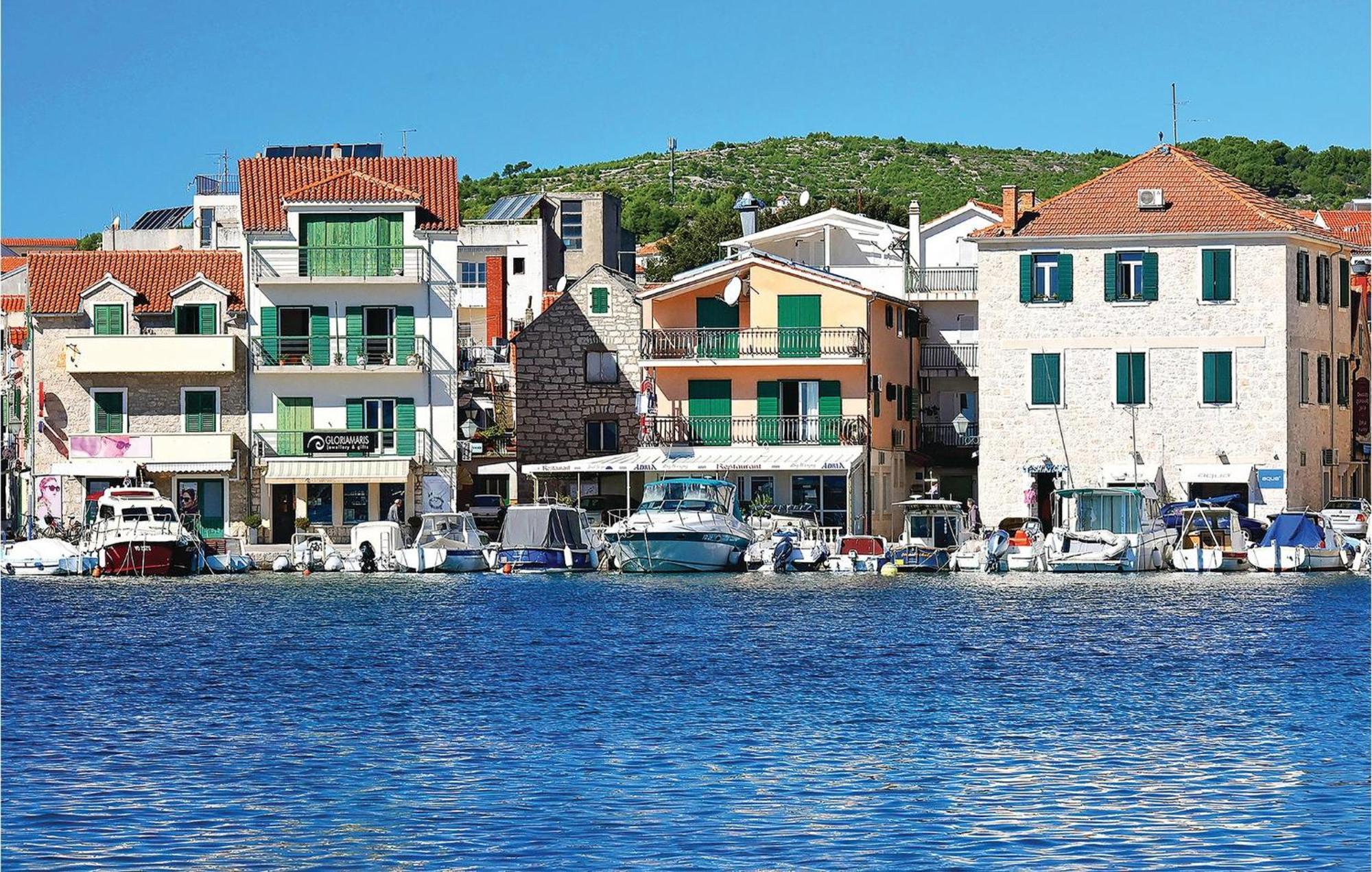 4 Bedroom Cozy Apartment In Vodice Bagian luar foto